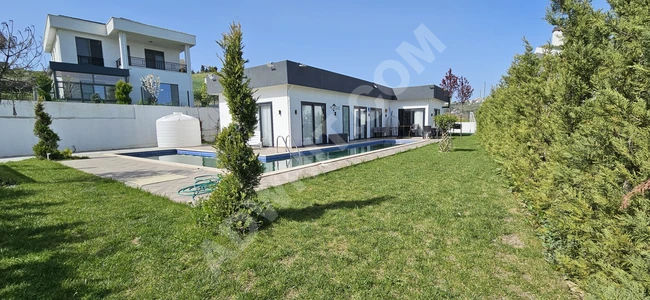 İstanbul'da özel havuzlu müstakil villa sahibi olun.