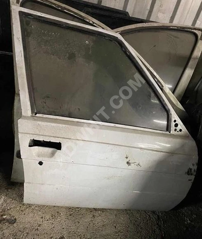 RENAULT 9 BROADWAY باب أمامي أيمن مستعمل نظيف