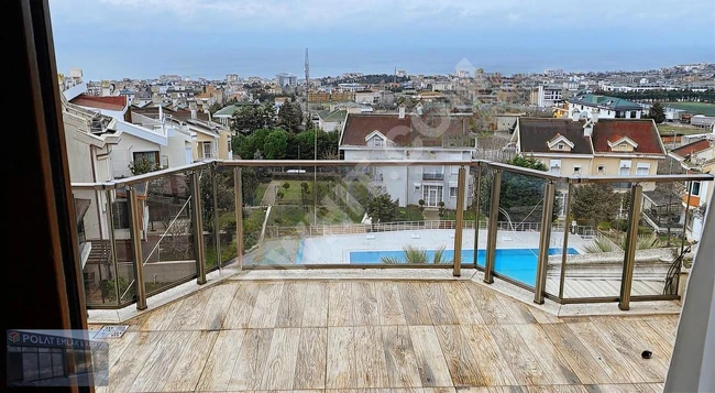 B.ÇEKMECE CELALİYEDE SİTE İÇİNDE DENİZ MANZARALI HAVUZLU VİLLA