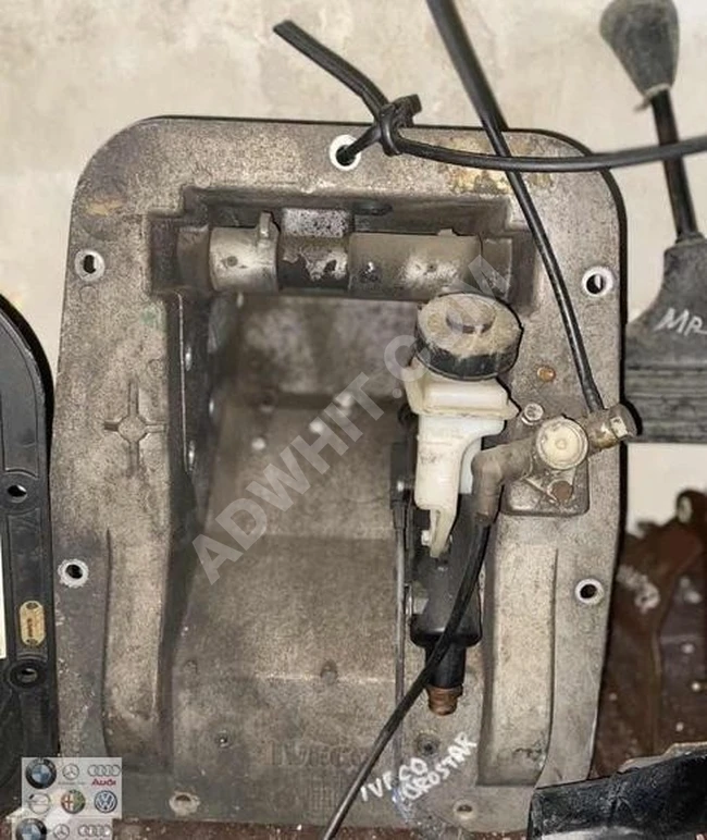 İVECO EUROSTAR مركز علوي للدبرياج (أصلي)