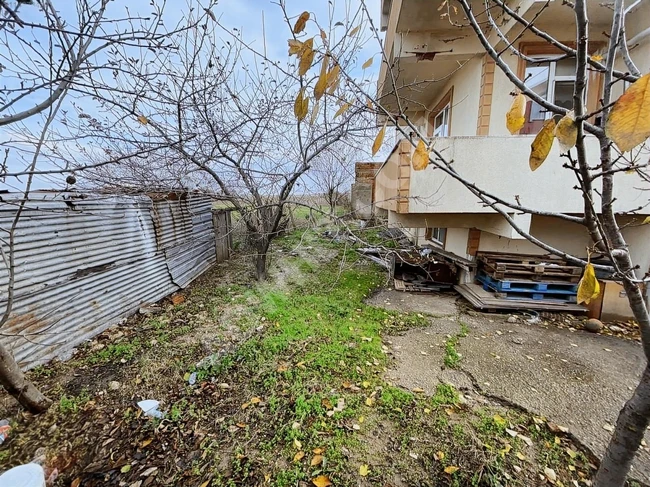 SİLİVRİ MERKEZİ KONUMDA 350 m2 BAHÇE İÇİNDE MÜSTAKİL EV