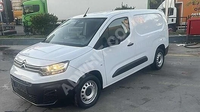 BERLINGO car, 2023 model, with 46,000 km, invoice at 20%.