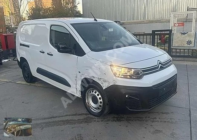 BERLINGO car, 2023 model, with 46,000 km, invoice at 20%.