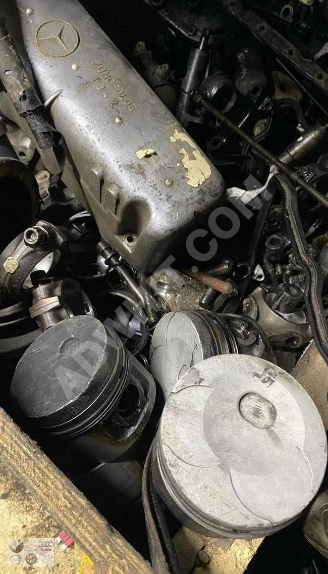 طقم مكبس وذراع مكبس MERCEDES W115 (أصلي)