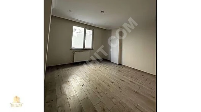 شقة للإيجار مع شرفتين وحمام خاص للوالدين