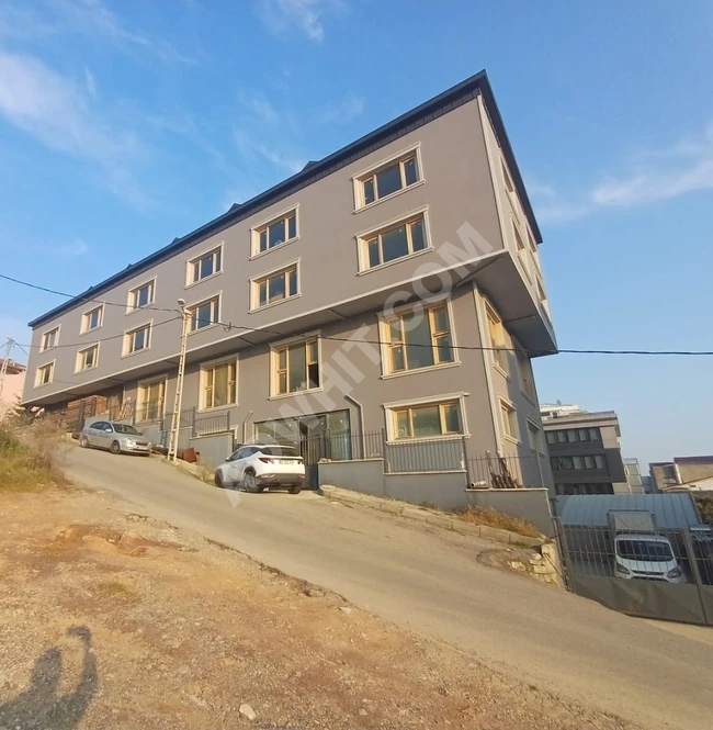 ÜMRANİYE YUKARI DUDULLU MAHALLESİNDE 4000M2 KİRALIK DEPO 8 KATLI