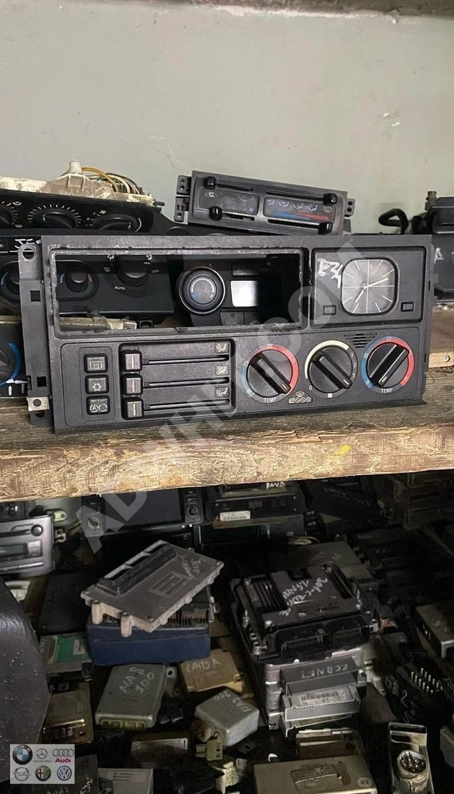 لوحة التحكم في تكييف BMW E34 وأزرارها (أصلية) مستعملة