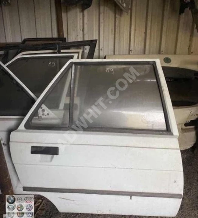 RENAULT 9 BROADWAY باب خلفي يمين مستعمل كامل