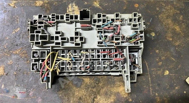 علبة فيوزات OPEL COMBO/CORSAB (أصلية) مستعملة