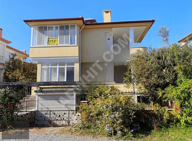 Orhan Emlak'tan | Altınoluk'ta Satılık, Garajlı, 4+2, Villa