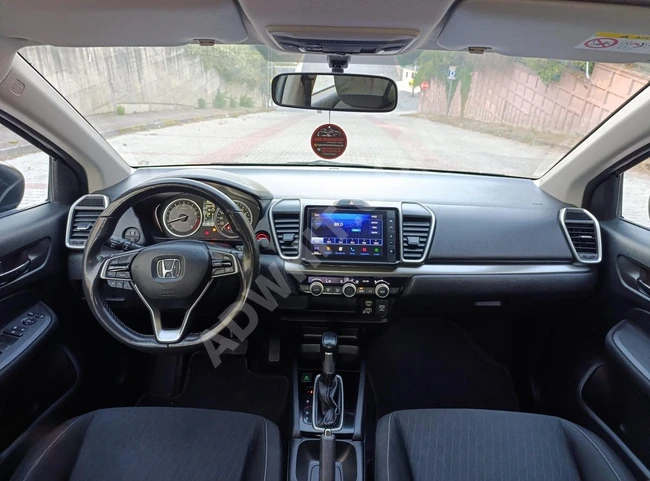 HONDA CITY 1.5 I-VTEC car, 2023 model, automatic, authorized maintenance, accident-free.