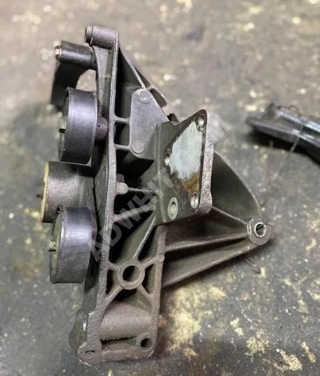 قاعدة دينامو/كمبروسر المكيف FİAT PALİO/ALBEA رقم 55189342 (أصلي)