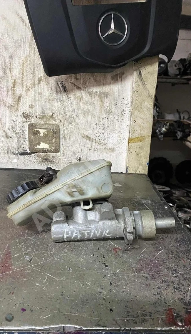 PEUGEOT PARTNER مركز الفرامل الأمامي الرئيسي (أصلي) مستعمل