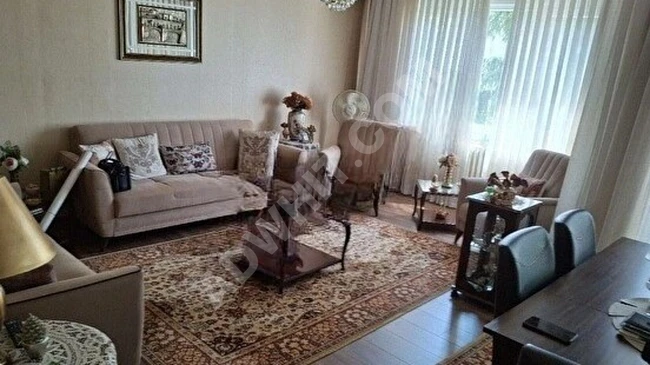 KADIKÖY/KOZYATAĞI KOZZY AVM YANI  SATILIK ARAKAT DAİRE.