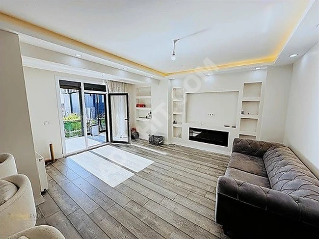 BEYLİKDÜZÜ KAVAKLI DENİZ MANZARALI LÜX TRİPLEX VİLLA 6+2