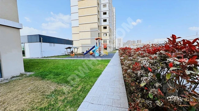 ONUR PARK LİFE SİTESİNDE EBEVEYN BANYOLU BALKONLU 2+1 SATILIK