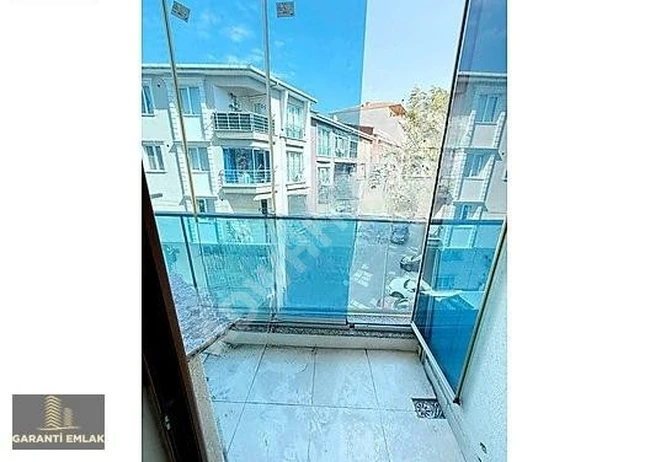 شقة 2+1 بمساحة 85 متر مربع، في الطابق الوسيط، بمبنى جديد، قريب من المتروباص