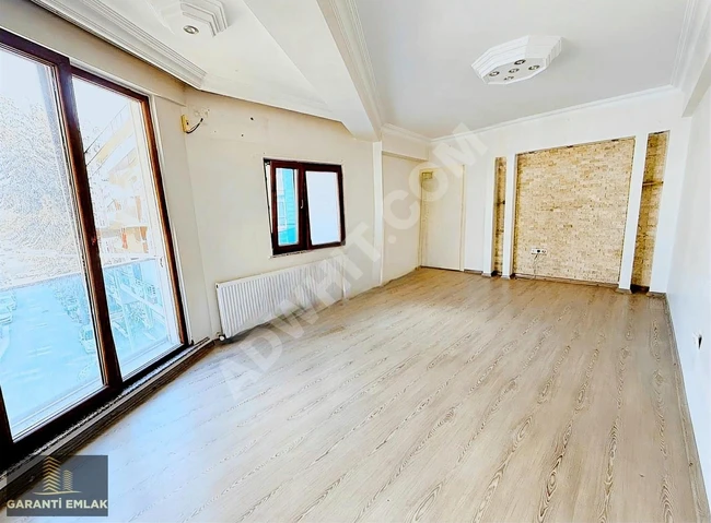 شقة 2+1 بمساحة 85 متر مربع، في الطابق الوسيط، بمبنى جديد، قريب من المتروباص