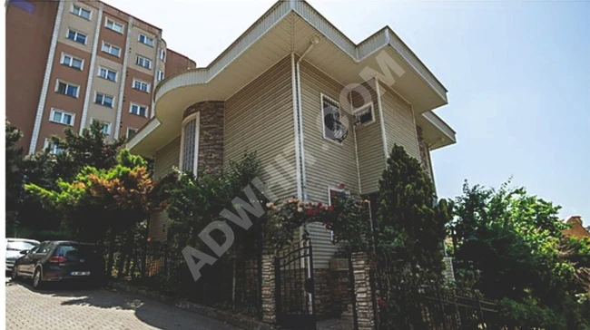 Corner villa for urgent sale in 4. ETAP