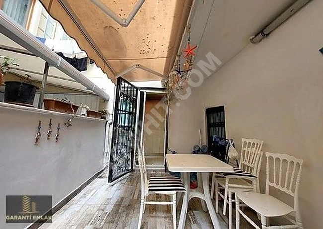 شقة أرضية 2+1 بمساحة 80 متر مربع، مع استخدام حديقة وموقع ممتاز.