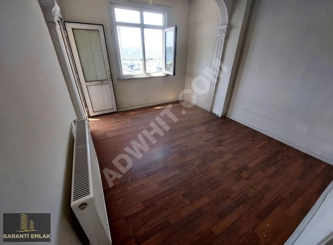 شقة للبيع قابلة للرهن، 2+1، 80 متر مربع، طابق وسط، على الشارع الرئيسي، مطلة على البحيرة