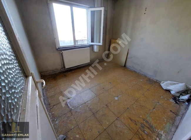 شقة 2+1 بمساحة 90 متر مربع في الطابق العلوي مع تراس، بمركز SEFAKÖY