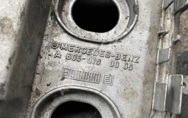 MERCEDES W124 camshaft cover (original) used A6050160005