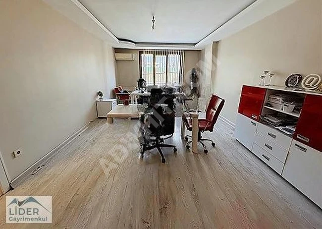 LİDER'den CADDE ÜZERİ BİNADA EMSALSİZ KONUMDA 2+1 85m² 1.KAT