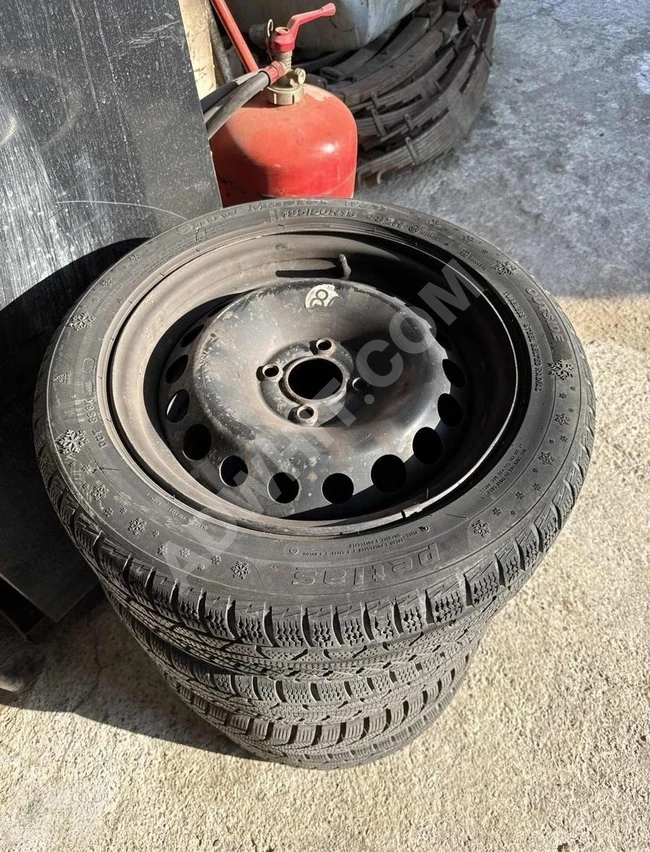 Wheels and tires for RENAULT CLIO 4/MEGANE 195/50/15 in almost new condition.