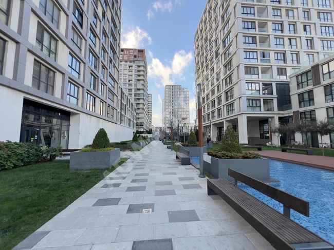 Bahçeşehir Başakşehir'de Estrada Sitesi'nde satılık 2+1 daire.