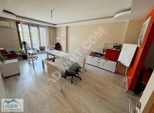 LİDER'den CADDE ÜZERİ BİNADA EMSALSİZ KONUMDA 2+1 85m² 1.KAT