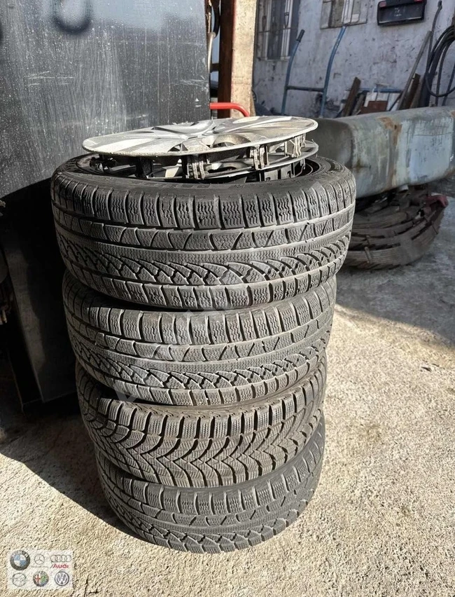 Wheels and tires for RENAULT CLIO 4/MEGANE 195/50/15 in almost new condition.