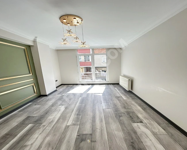 İstanbul'da metrobüse yakın, acil satılık 2+1 daire. Fiyatı çok cazip.