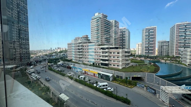 İstanbul Başakşehir'de, Bulvar İstanbul sitesinde satılık daire.