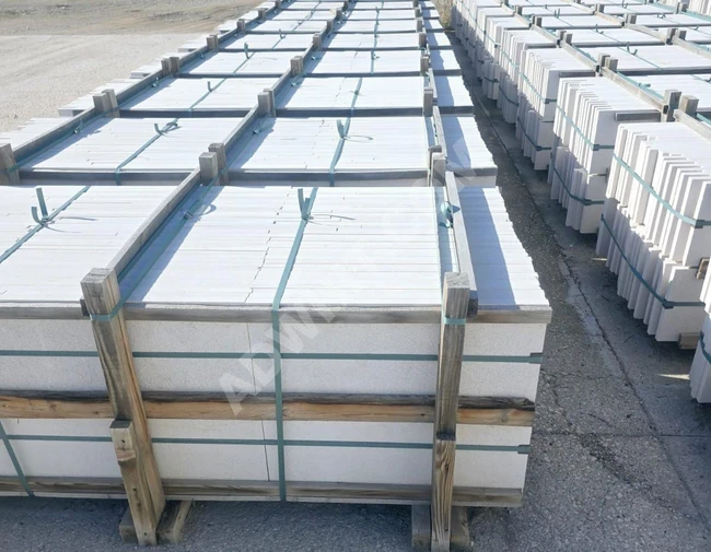 Çırpılmış bej krem, kumlu