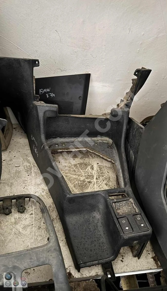 BMW 5 Series E34 center console for the transmission tunnel (original)