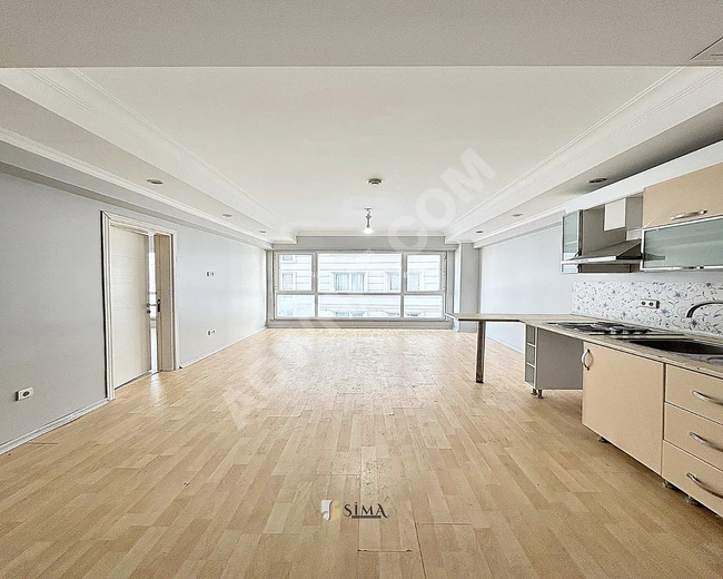 İstanbul'da toplu konut sitesinde satılık daire, metrobüse yakın, cazip fiyatla.