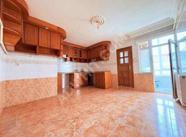 YEŞİLOVA'DA SATILIK 2+1 150m2 KÖŞE CEPHE METROBÜS FIRSAT DAİRE