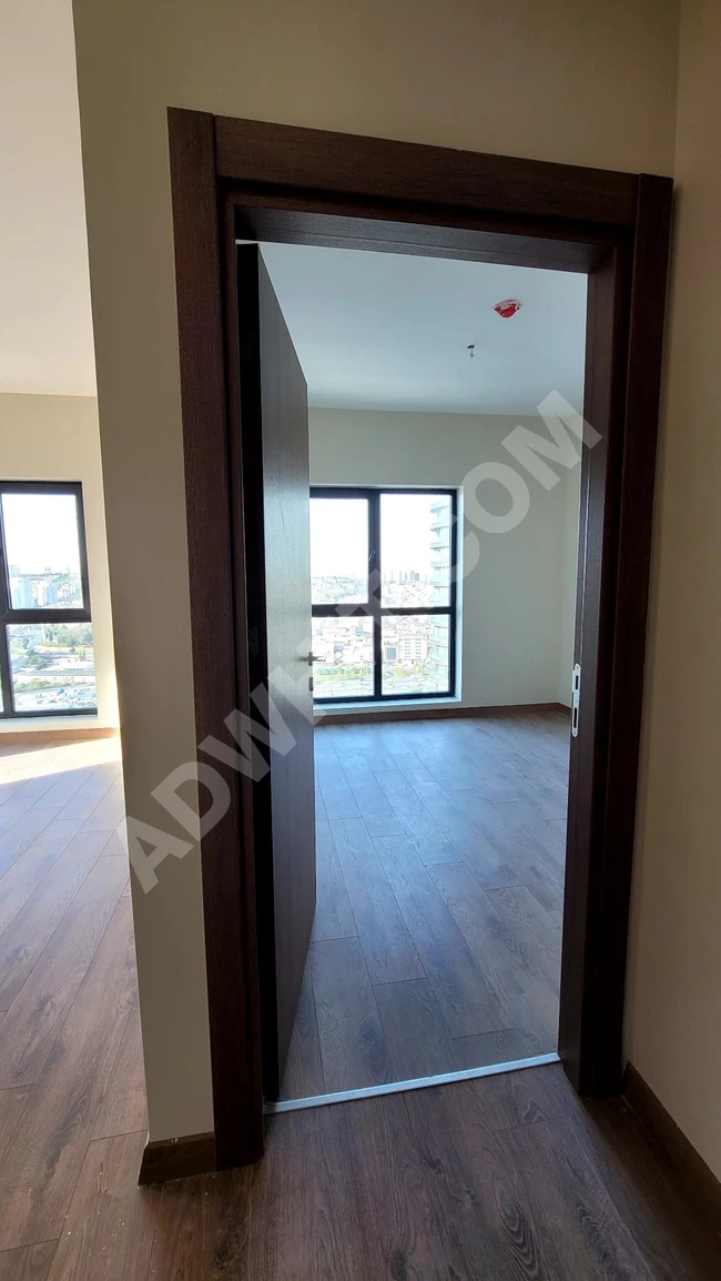 Mahmutbey bölgesinde, otoyol üzerinde lüks bir sitede 2+1 daire NEF36