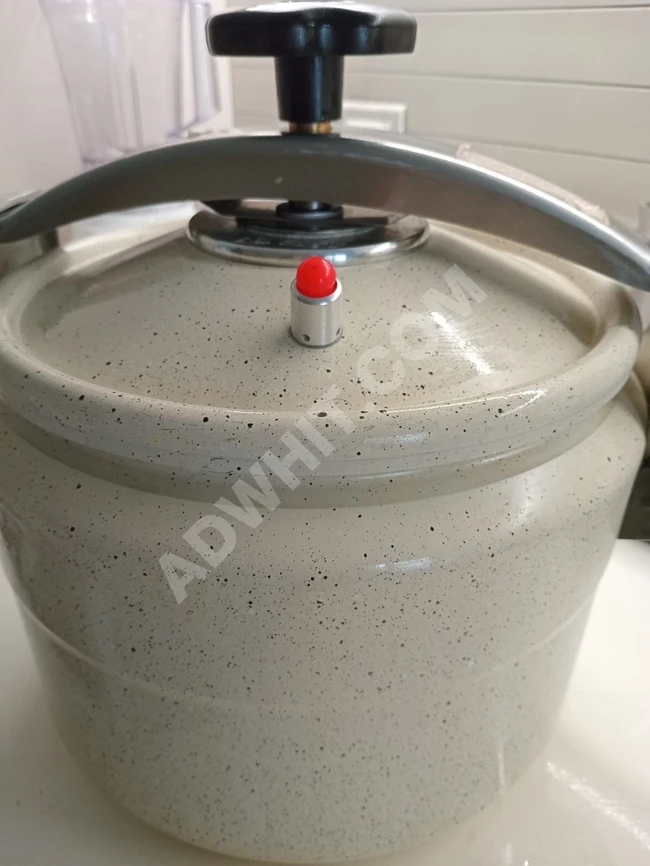 Döküm Basınçlı Tencere, Çok Temiz, Sadece 5 Kez Kullanıldı