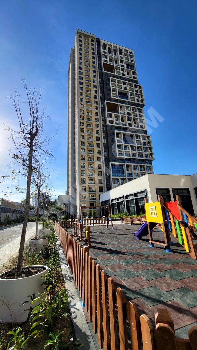 Mahmutbey bölgesinde, otoyol üzerinde lüks bir sitede 2+1 daire NEF36