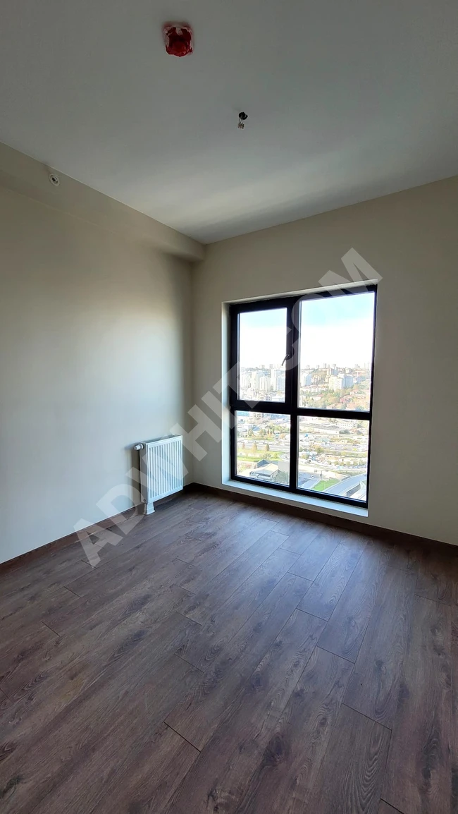 Mahmutbey bölgesinde, otoyol üzerinde lüks bir sitede 2+1 daire NEF36