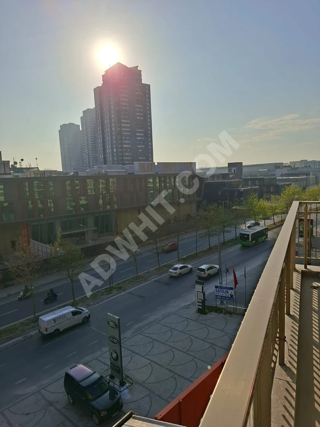 Bahçeşehir'de satılık daire