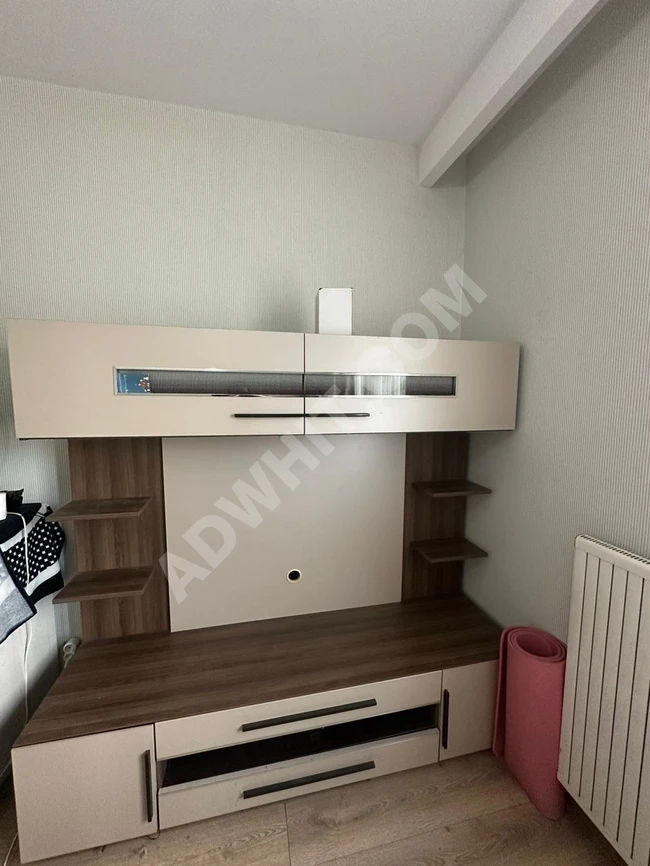 Salon Takımı: TV Ünitesi & Cam Kapaklı Dolap - Çok Temiz, Uyumlu