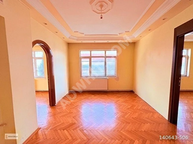 YEŞİLOVA’DA SATILIK 2+1 150m2 KÖŞE CEPHE METROBÜS DİBİ ÇİFT BALKONLU FIRSAT DAİRE