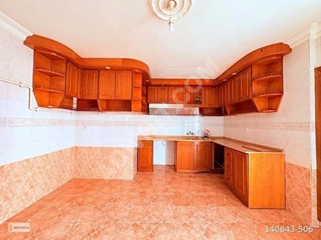 YEŞİLOVA’DA SATILIK 2+1 150m2 KÖŞE CEPHE METROBÜS DİBİ ÇİFT BALKONLU FIRSAT DAİRE