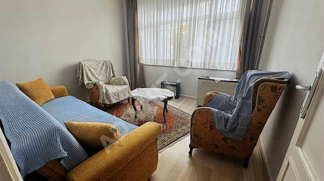 HAKAN EMLAKTAN EŞYALI ÇİFT CEPHELİ BALKONLU MERKEZİ KONUMDA 1+1