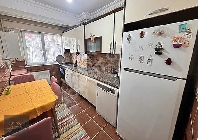 GÜLTEPE'DE METROBÜSE YAKIN HARİKA KONUMDA EŞYALI 2+1 85m ARA KAT