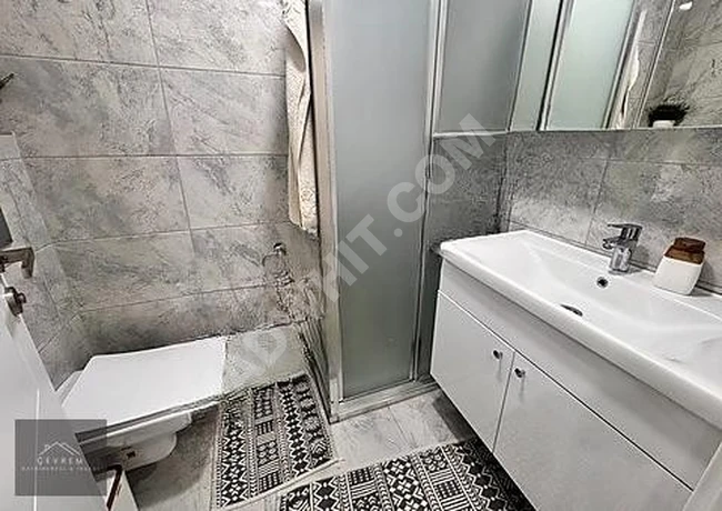 YEŞİLOVA'DA HARİKA KONUMDA METROBÜSE YAKIN YARIM BİNA