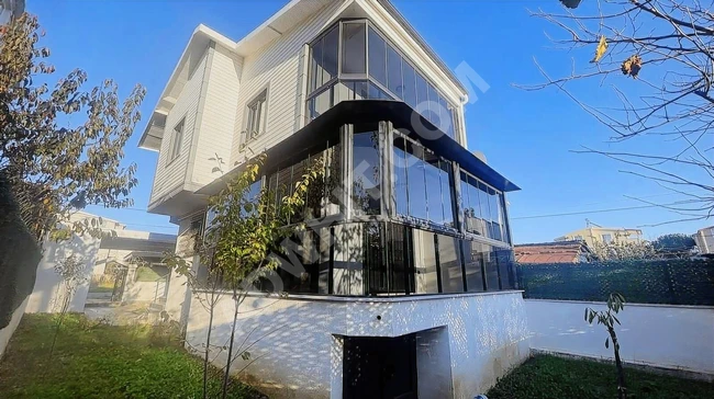 YENİÇİFTLİKTE KOMBİ PETEK HAZIR DENİZE 600 METRE ÇOK ŞIK VİLLA